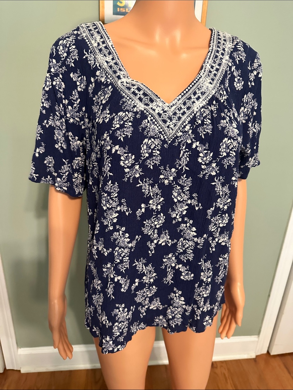 Navy Floral V‑Neck Short Sleeve Blouse with Embroidered Trim